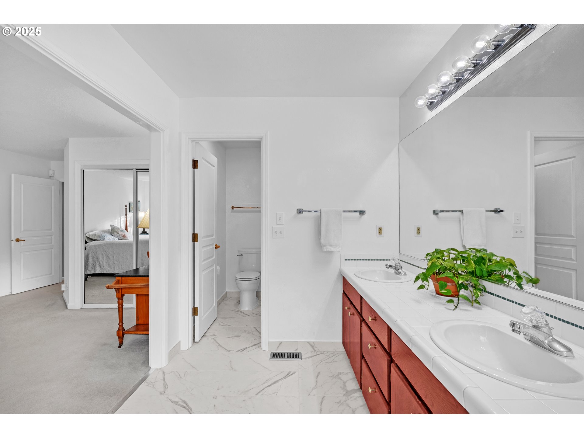 2463 Southwest Phyllis Drive Gresham, OR 97080 - Photo 18 of 34