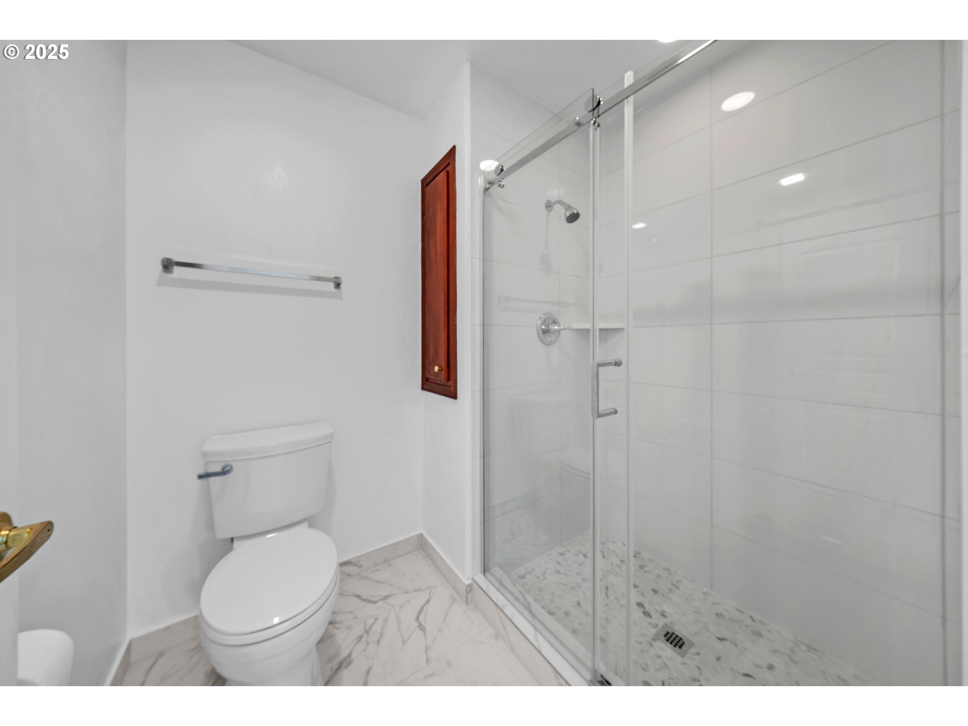 2463 Southwest Phyllis Drive Gresham, OR 97080 - Photo 19 of 34