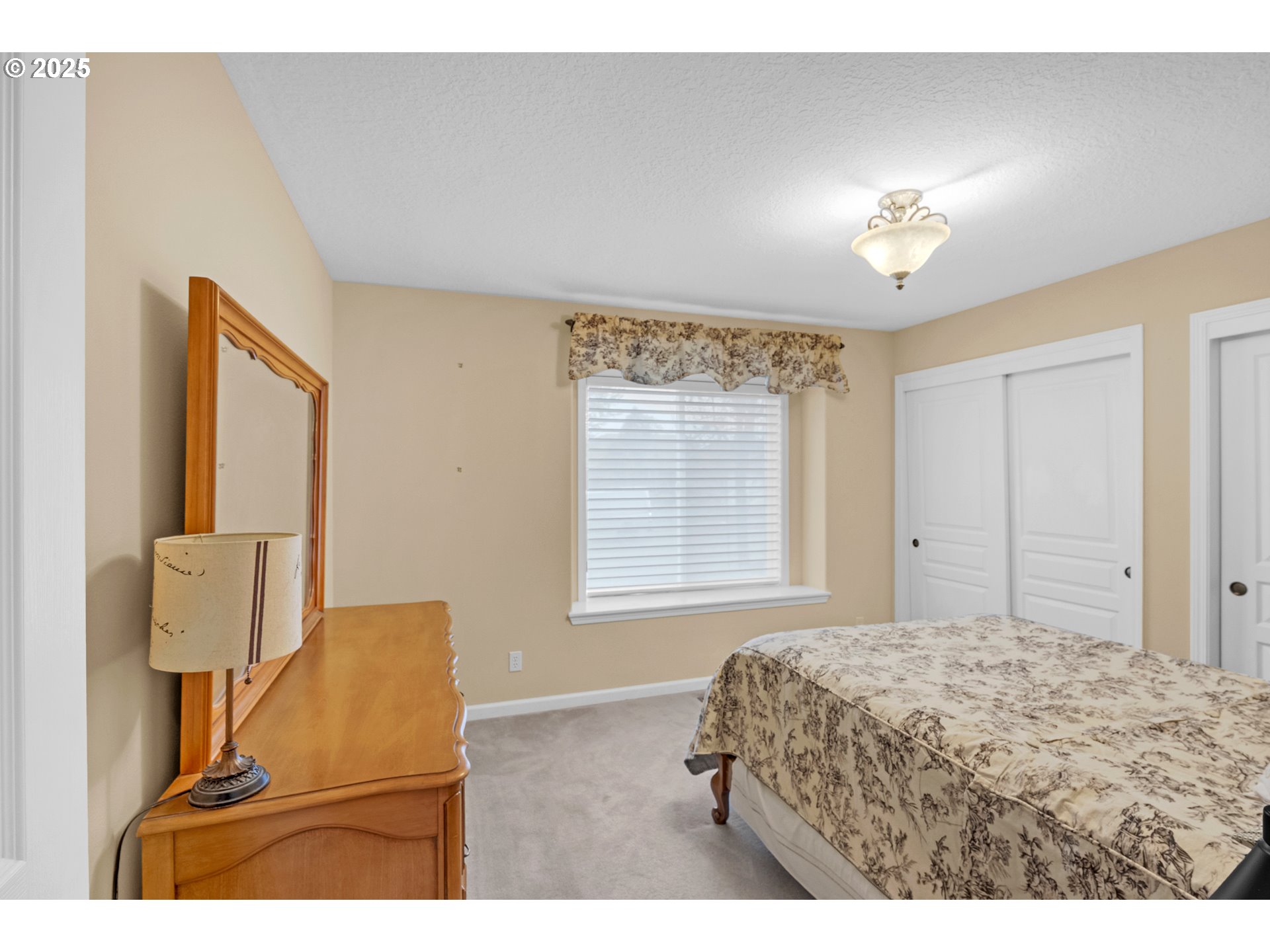 2463 Southwest Phyllis Drive Gresham, OR 97080 - Photo 22 of 34