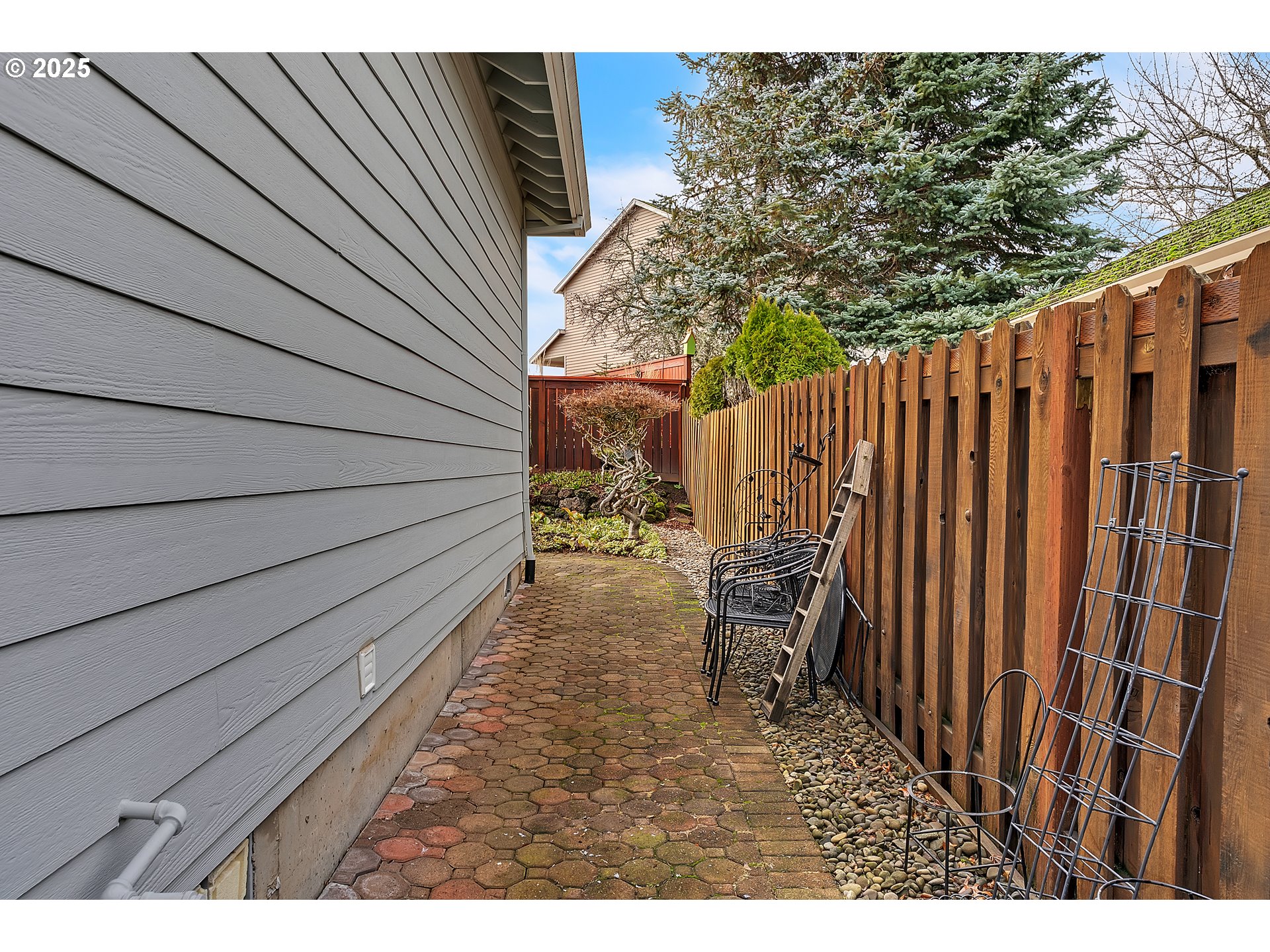 2463 Southwest Phyllis Drive Gresham, OR 97080 - Photo 26 of 34