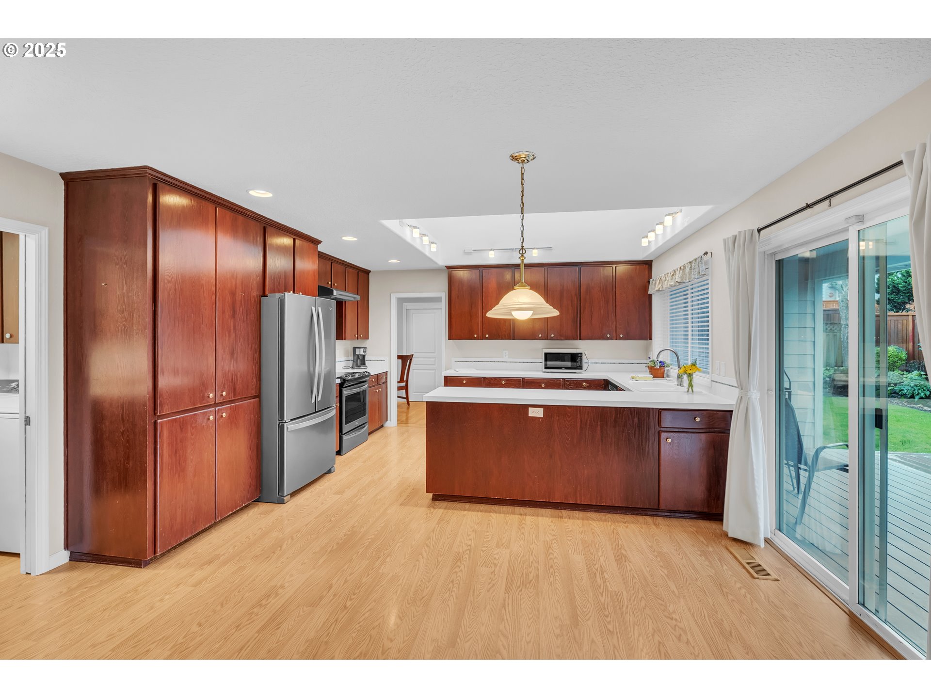 2463 Southwest Phyllis Drive Gresham, OR 97080 - Photo 4 of 34