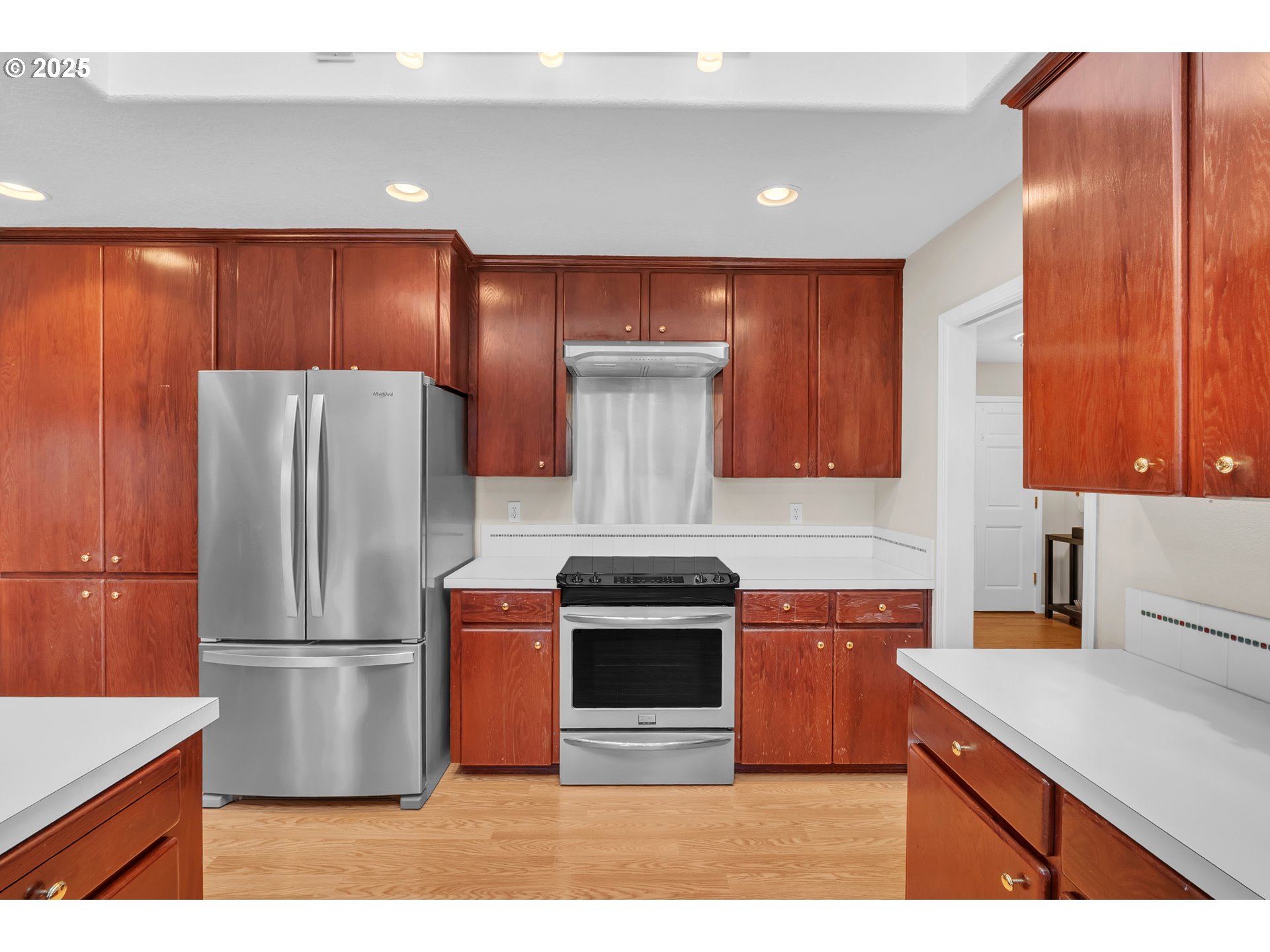 2463 Southwest Phyllis Drive Gresham, OR 97080 - Photo 9 of 34