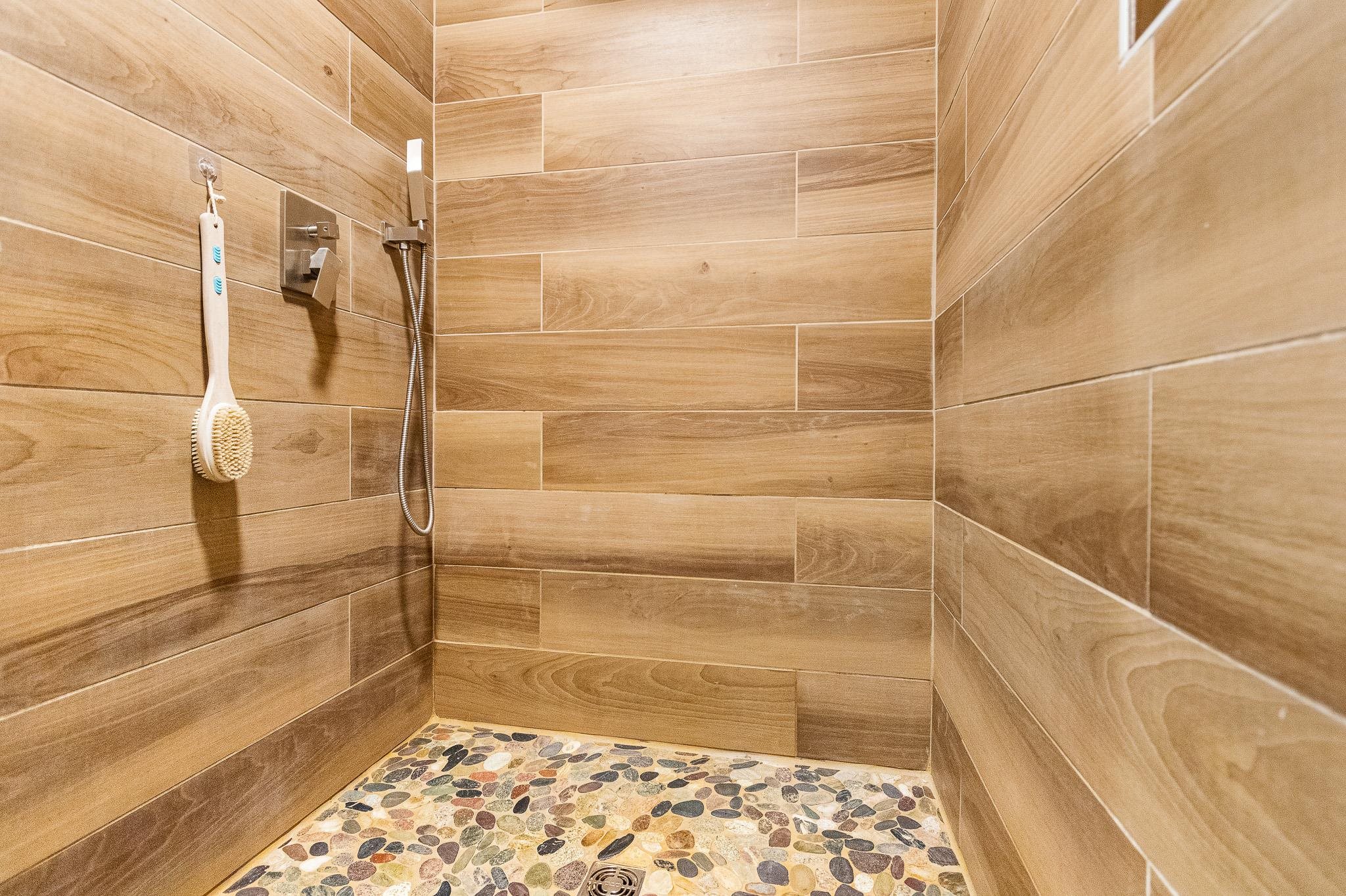6014 Brown Road Kettle River, MN 55757 - Photo 28 of 54 Full bathroom with tiled shower