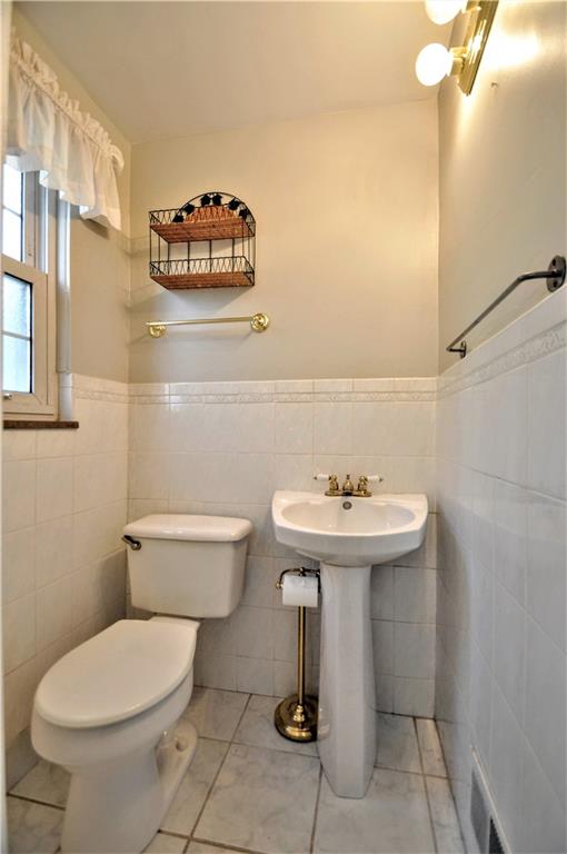 140 Rae Avenue Mt. Lebanon, PA 15228 - Photo 17 of 25 Gallery Image 17