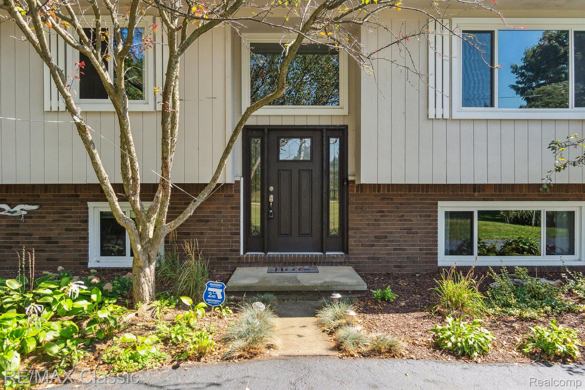 3340 North Hickory Ridge Road Highland, MI 48357 - Photo 2 of 44 Gallery Image 2