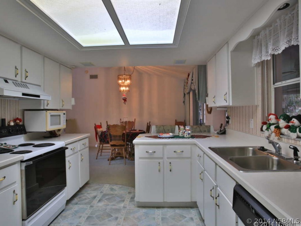 121 Oak Ridge Avenue Edgewater, FL 32132 - Photo 7 of 24 Gallery Image 7