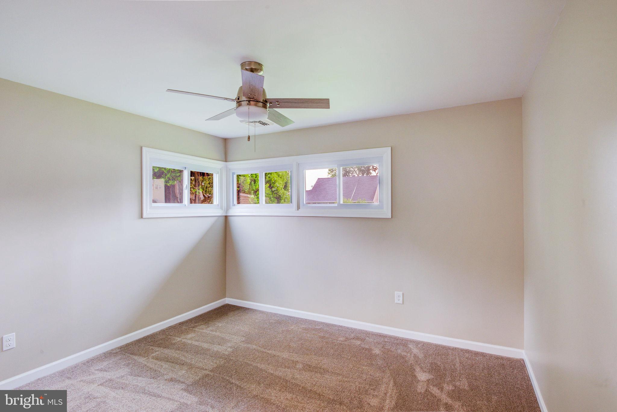 75 Long Loop Road Levittown, PA 19056 - Photo 19 of 30