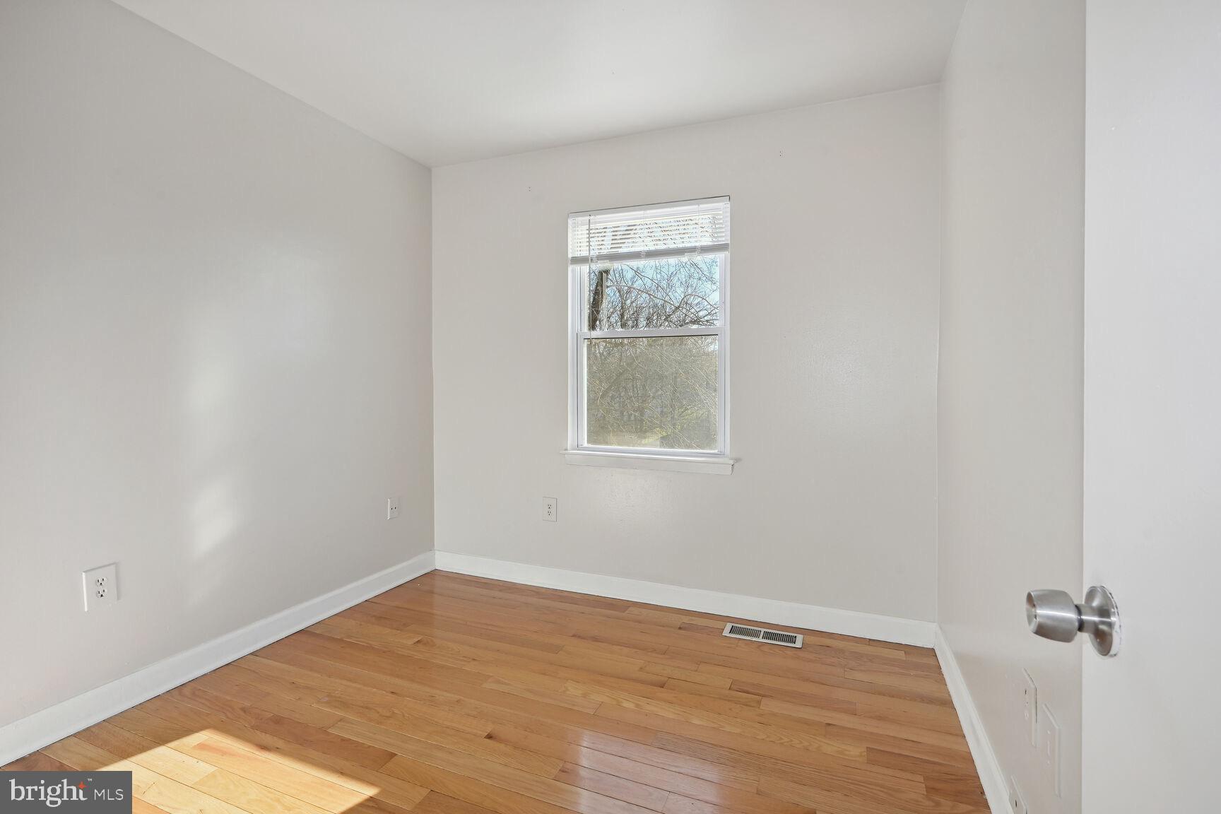 8324 Mountain Ash Way Gaithersburg, MD 20879 - Photo 18 of 36 2nd Bedroom