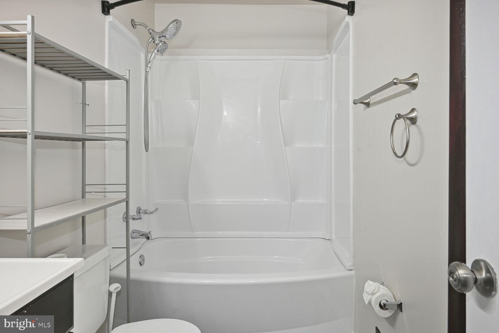 8324 Mountain Ash Way Gaithersburg, MD 20879 - Photo 23 of 36 Bathroom