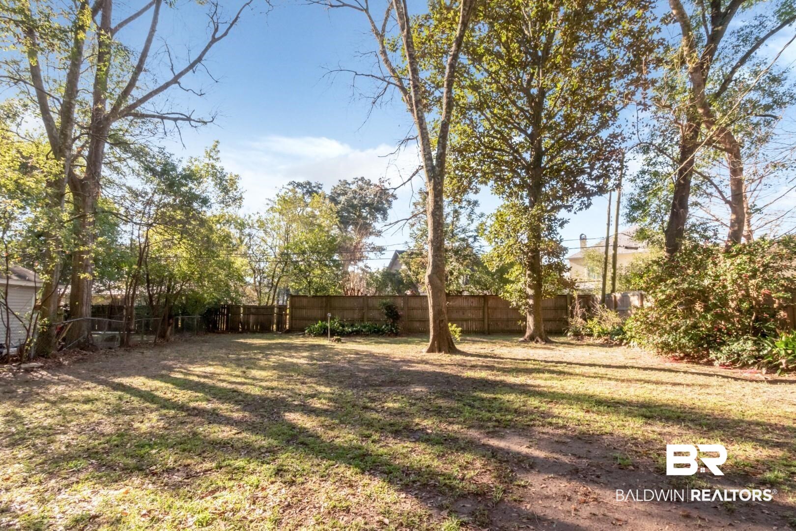 5001 Hillwood Circle South Mobile, AL 36608 - Photo 19 of 20 View of yard with fence