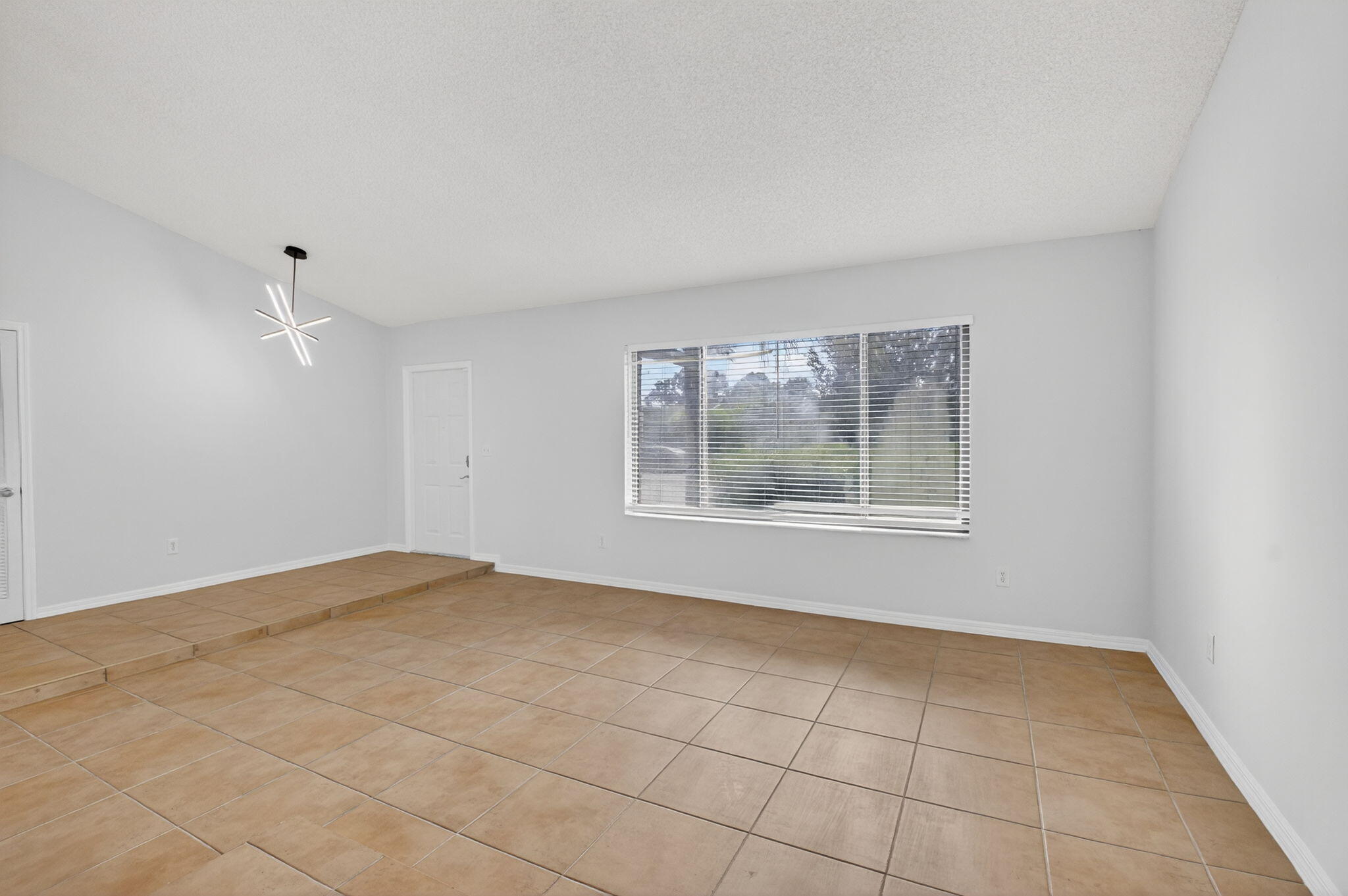 4135 Bay Laurel Way Boca Raton, FL 33487 - Photo 7 of 52 7-web-or-mls-DSC_3001