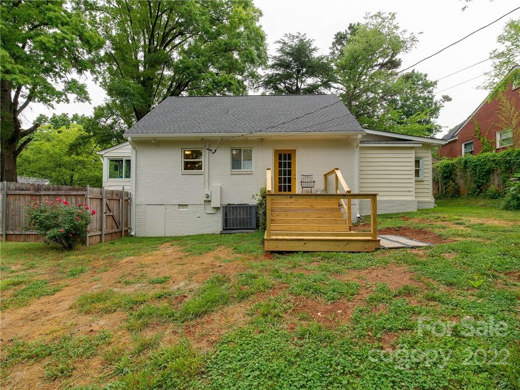 3501 Mathis Drive Charlotte, NC 28208 - Photo 29 of 42 a view of a house with backyard and a garden