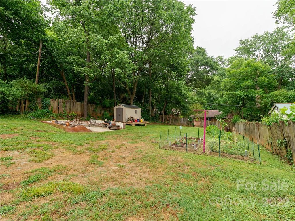 3501 Mathis Drive Charlotte, NC 28208 - Photo 34 of 42 a view of a park with swings