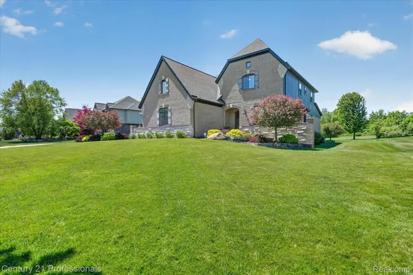 $870,000 | 2212 Heidi Drive, Oxford, MI 48370