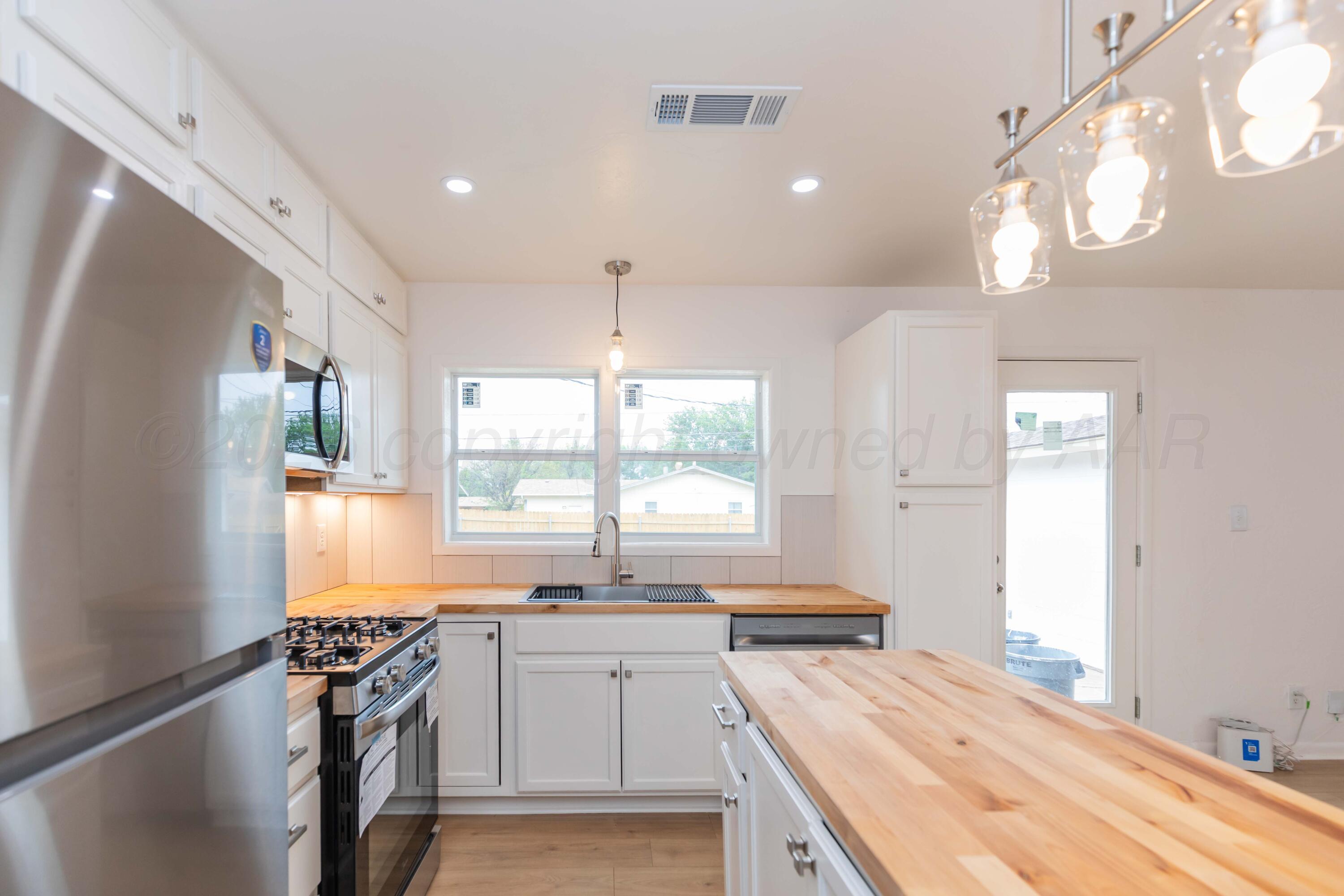 4704 South Austin Street Amarillo, TX 79110 - Photo 7 of 38 KITCHEN VIEW 2