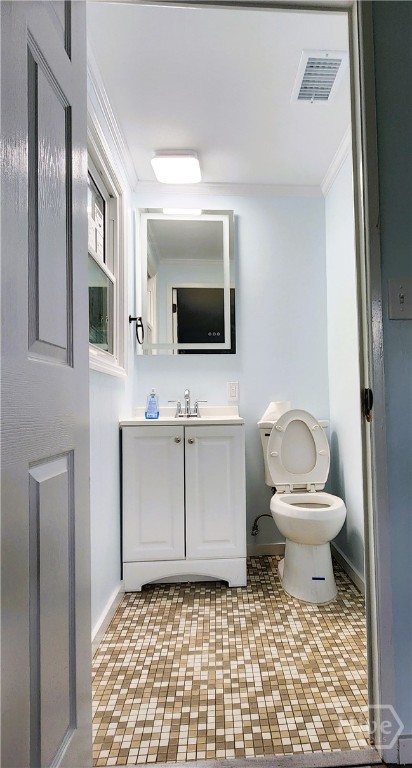 8708 Clark Avenue Savannah, GA 31406 - Photo 11 of 16 Half bath in back bedroom