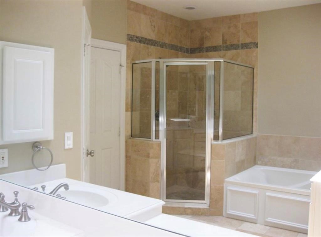 1623 Stuart Street Houston, TX 77004 - Photo 17 of 24 Spa like primary bath features a jacuzzi, oversized corner shower, skylight, and a large walk-in closet