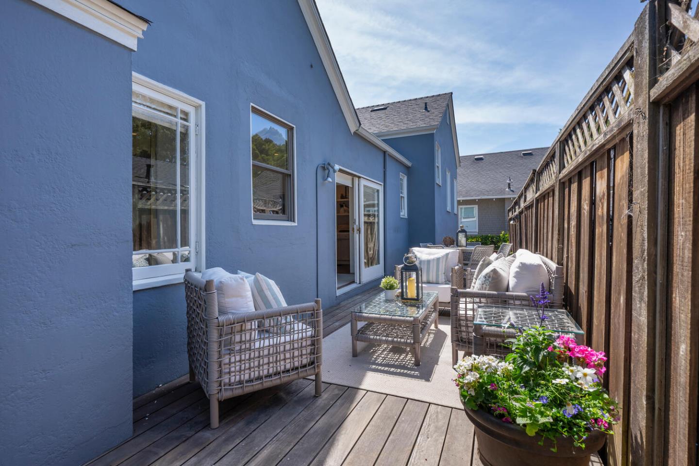 841 Fairfield Road Burlingame, CA 94010 - Photo 21 of 25 a balcony filled with furniture and wooden floor