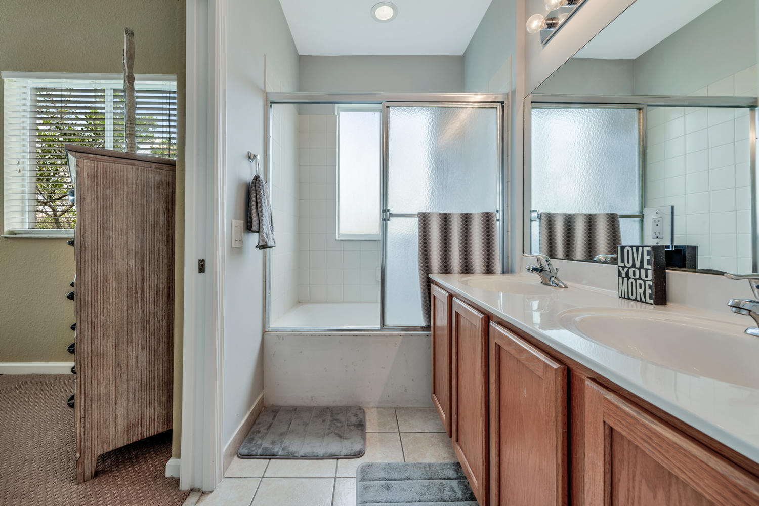 3222 Laurel Ridge Circle Riviera Beach, FL 33404 - Photo 16 of 30 MB SHOWER/TUB/DUAL SINKS/ENCLOSED BR