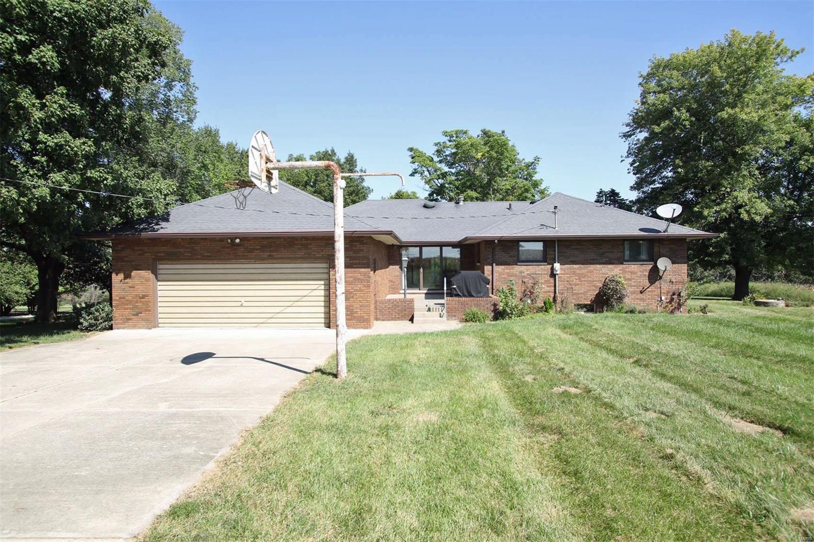 12430 Buckeye Road Highland, IL 62249 - Photo 13 of 64