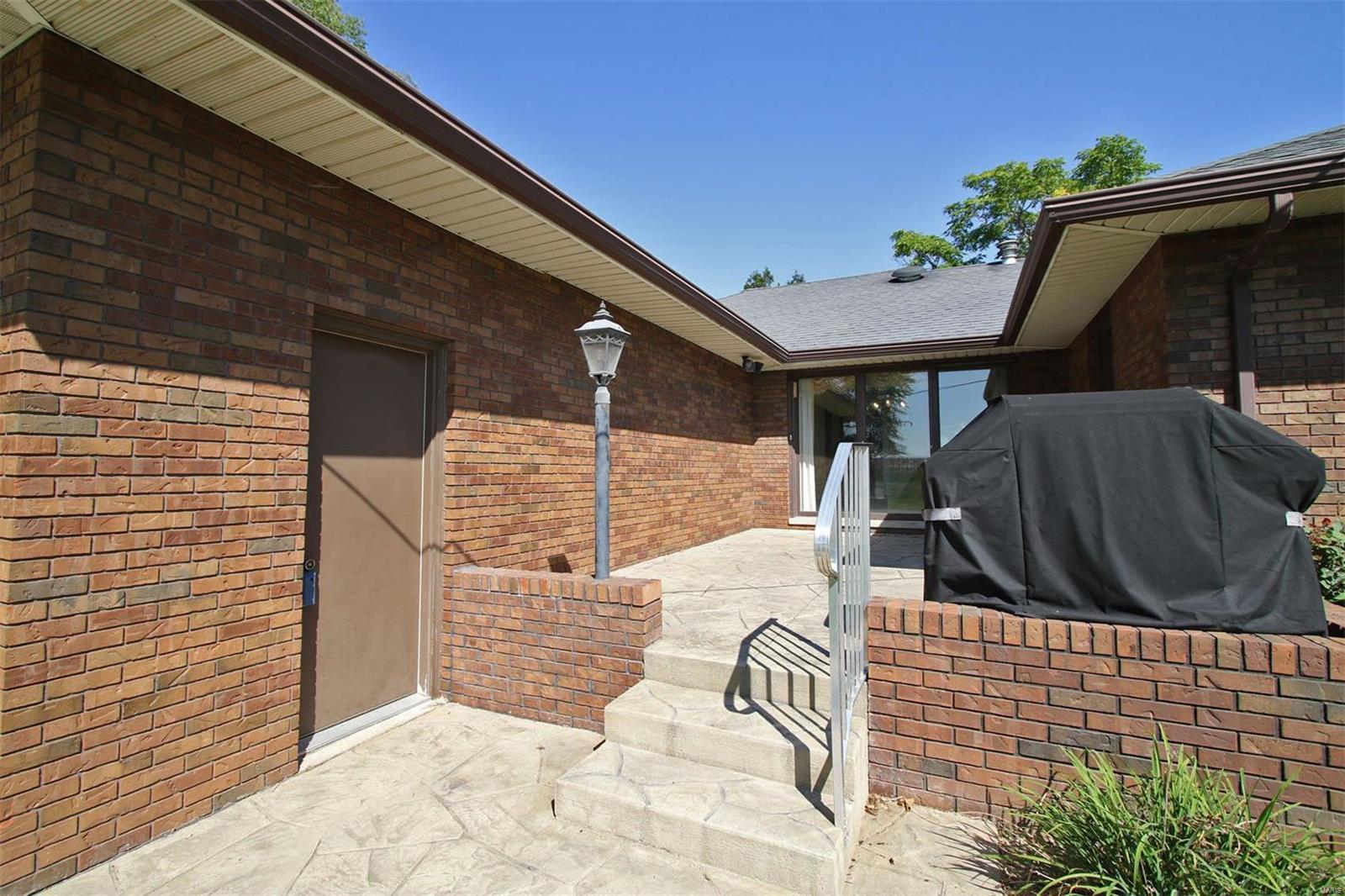 12430 Buckeye Road Highland, IL 62249 - Photo 15 of 64