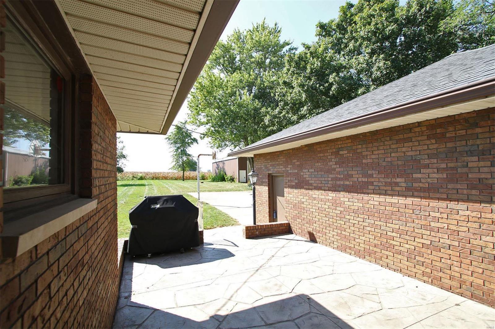 12430 Buckeye Road Highland, IL 62249 - Photo 17 of 64