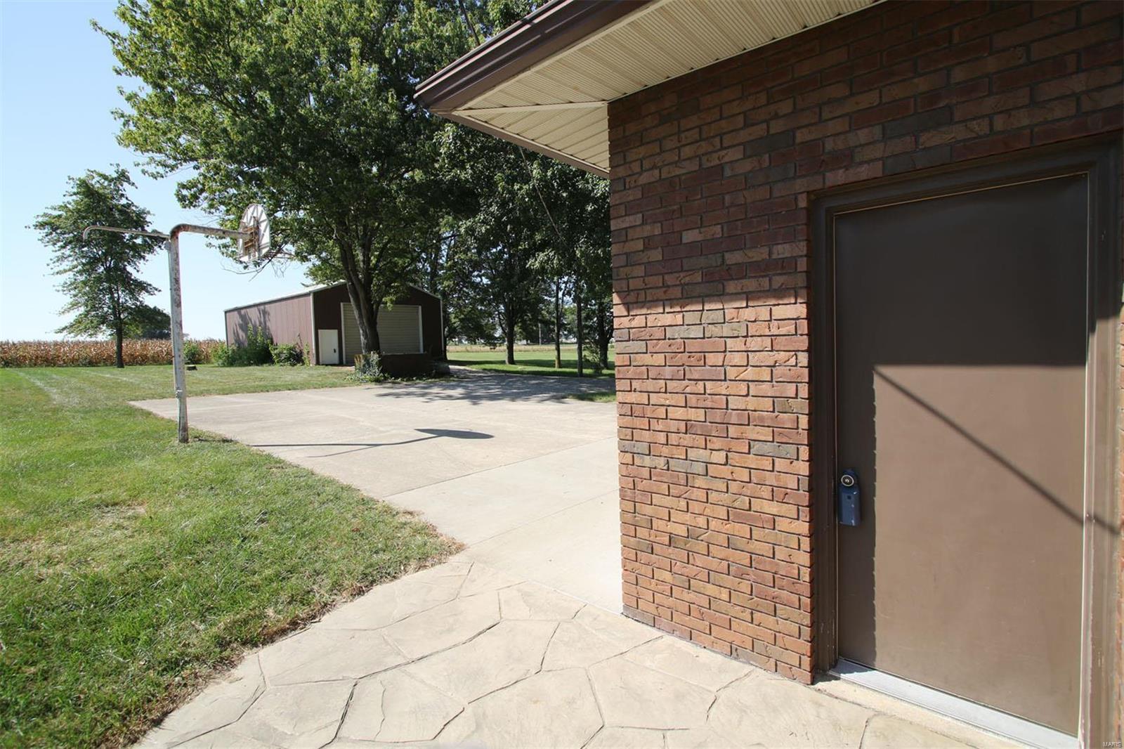 12430 Buckeye Road Highland, IL 62249 - Photo 18 of 64