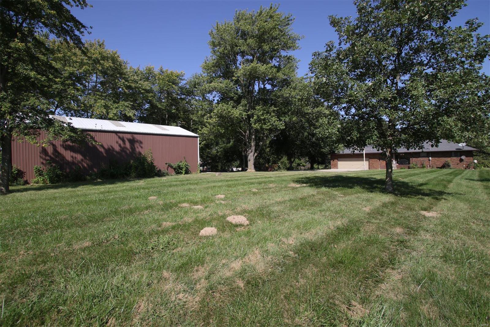 12430 Buckeye Road Highland, IL 62249 - Photo 24 of 64