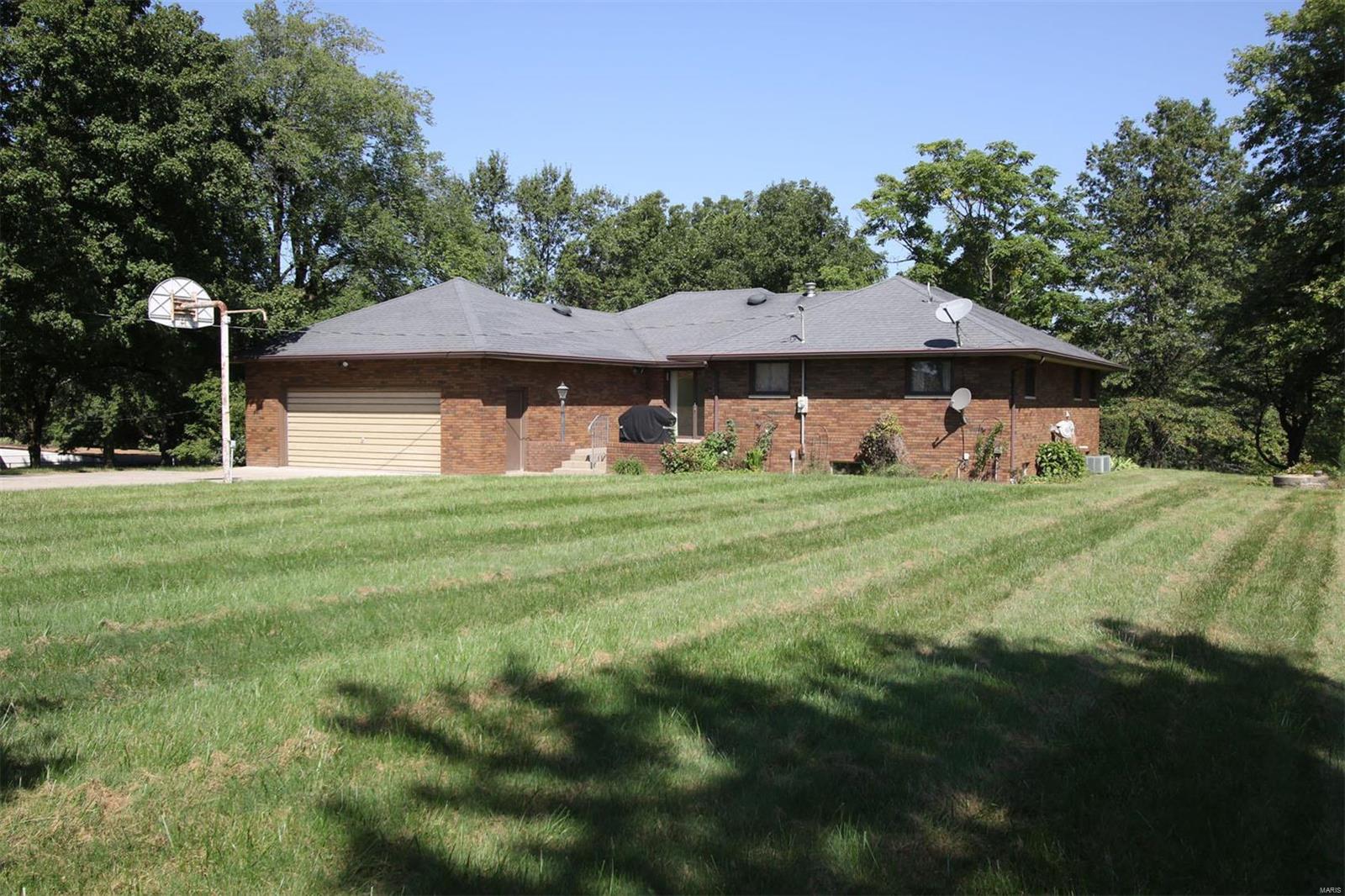 12430 Buckeye Road Highland, IL 62249 - Photo 25 of 64