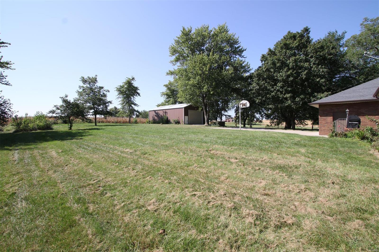 12430 Buckeye Road Highland, IL 62249 - Photo 27 of 64