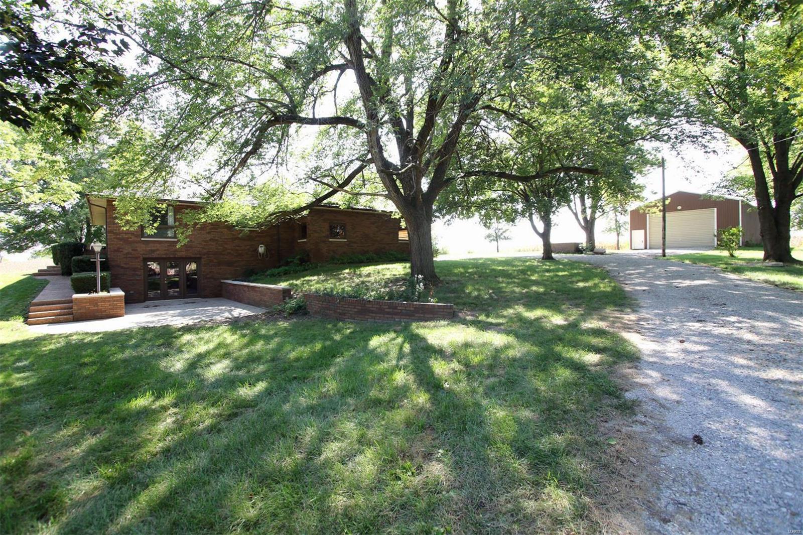 12430 Buckeye Road Highland, IL 62249 - Photo 7 of 64