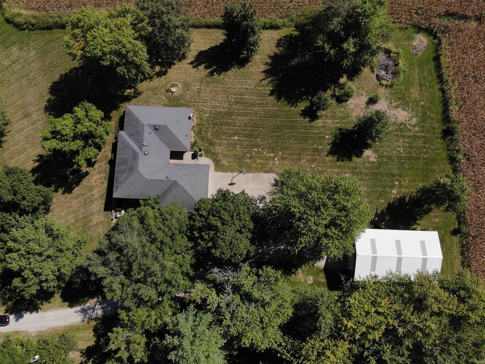 12430 Buckeye Road Highland, IL 62249 - Photo 8 of 64