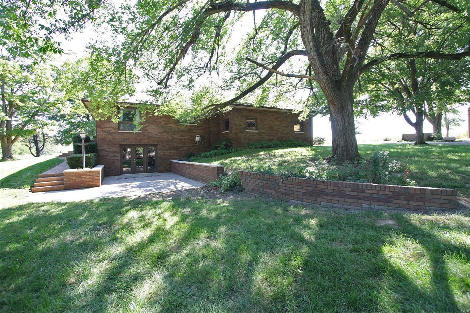 12430 Buckeye Road Highland, IL 62249 - Photo 9 of 64