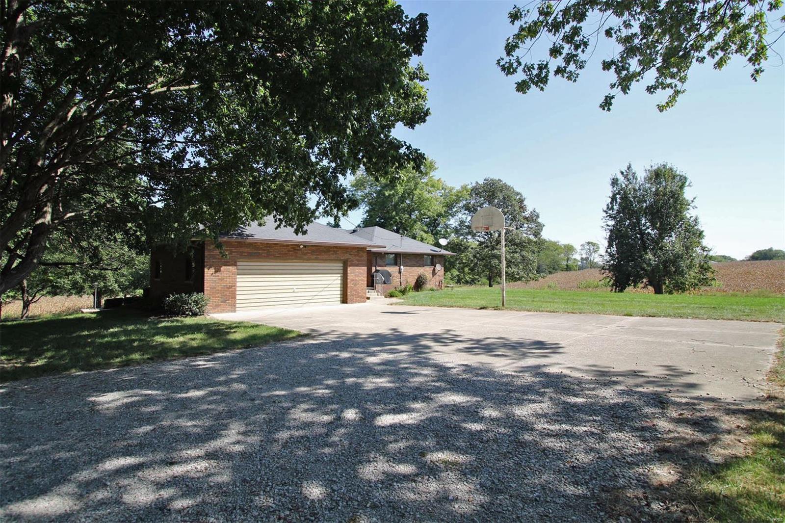 12430 Buckeye Road Highland, IL 62249 - Photo 10 of 64
