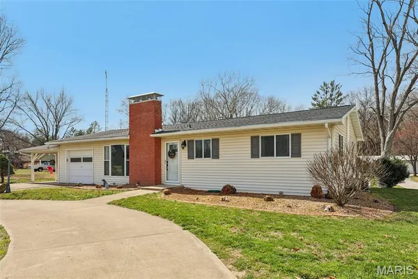 $230,000 | 1283 Red Ball Trail, Greenville, IL 62246