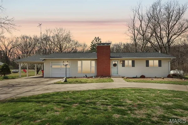 $230,000 | 1283 Red Ball Trail, Greenville, IL 62246