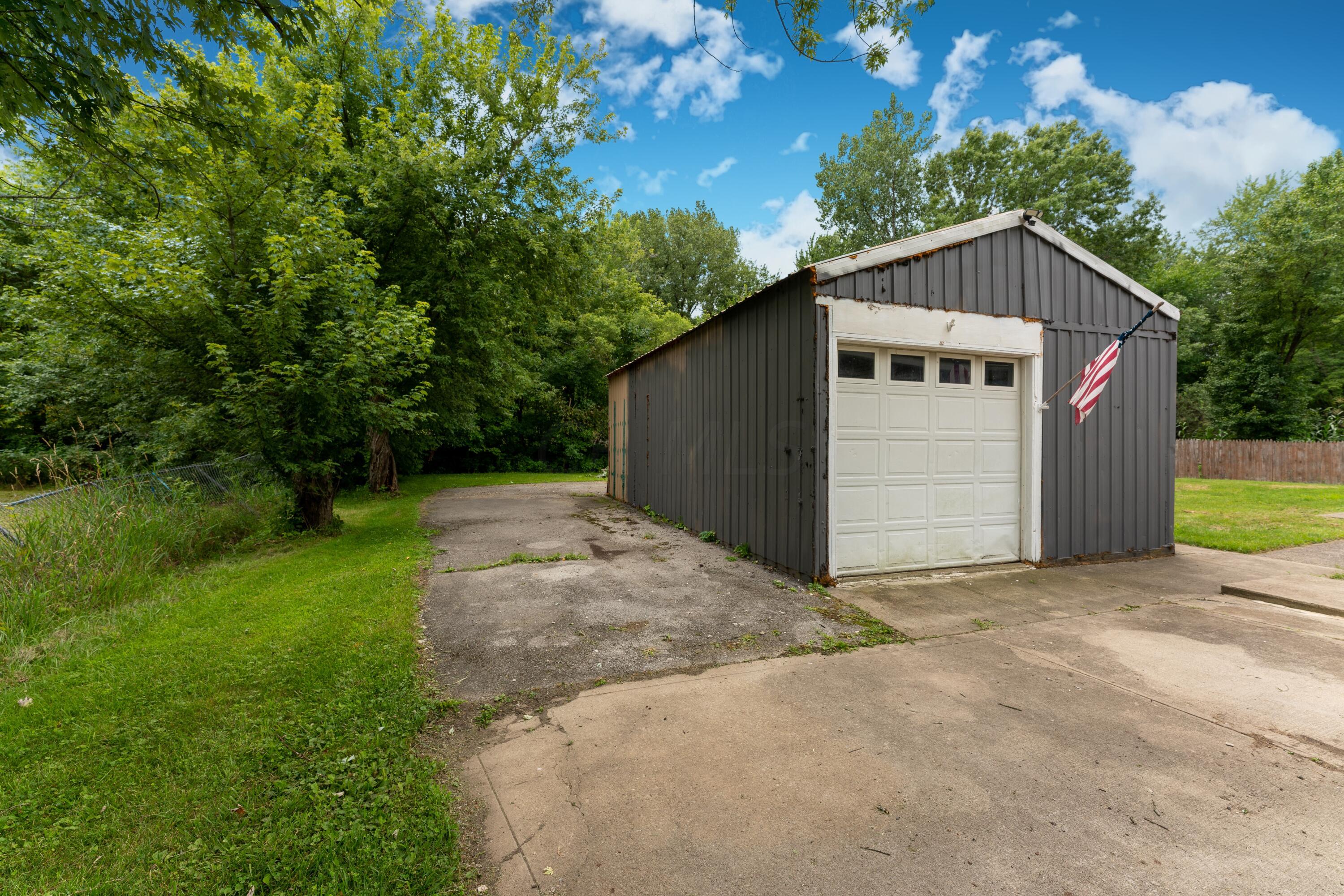 13785 Cleveland Road Southwest Pataskala, OH 43062 - Photo 21 of 24 21. Pole Barn