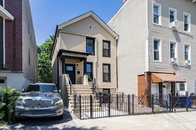 $819,999 | 299 Halladay Street, Jersey City, NJ 07304
