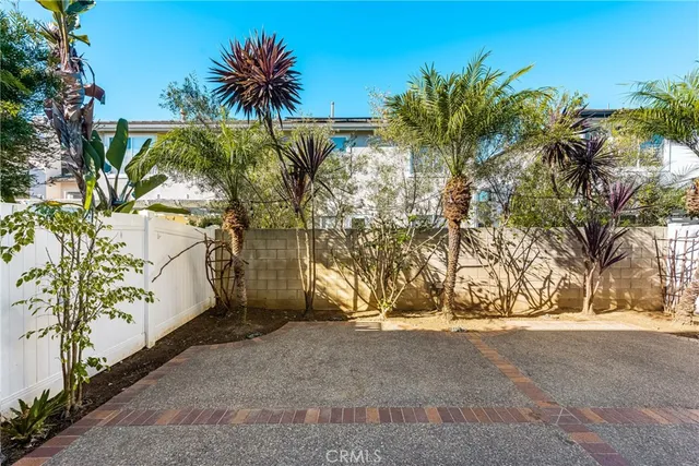 $5,000 | 18621 Park Meadow Lane, Huntington Beach, CA 92648