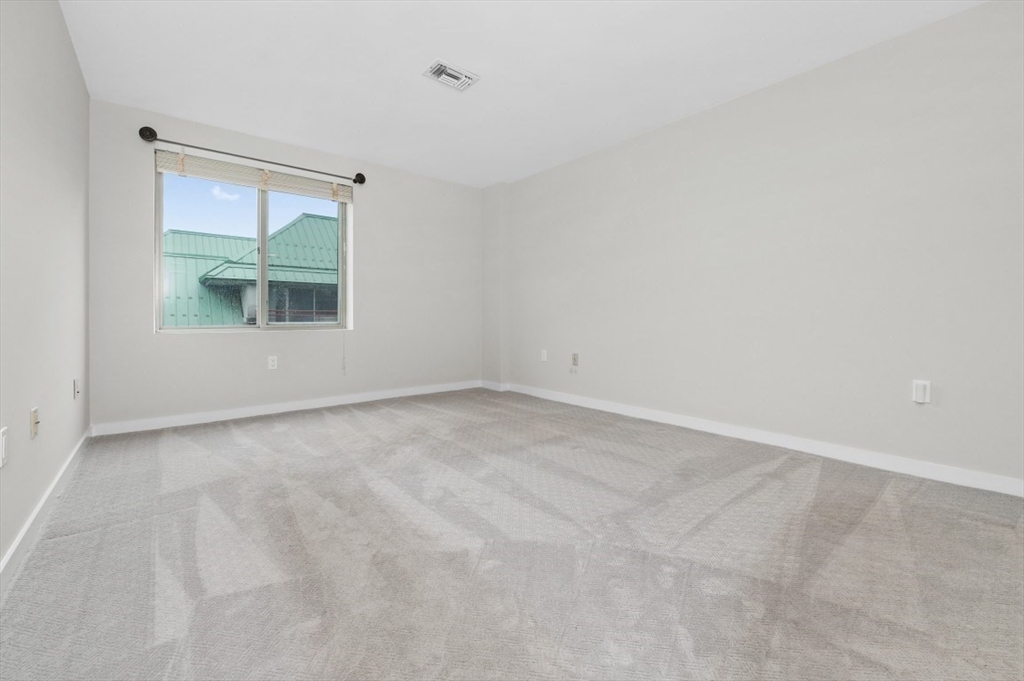 183 Oak Street, Unit 307 Newton, MA 02464 - Photo 11 of 24 an empty room with a window
