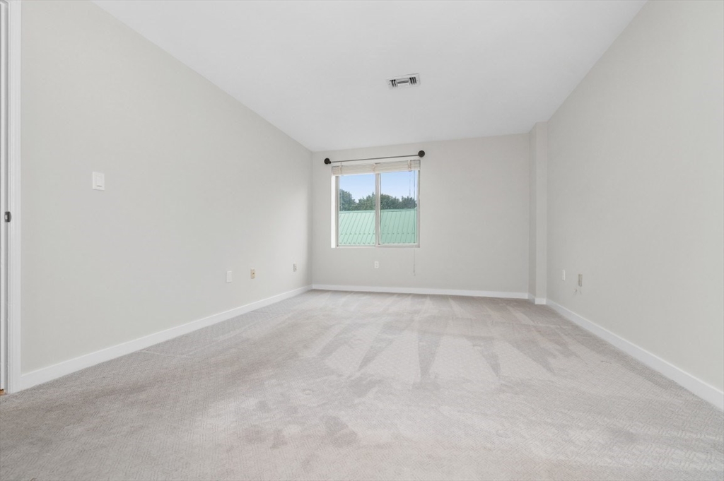 183 Oak Street, Unit 307 Newton, MA 02464 - Photo 10 of 24 an empty room with a window