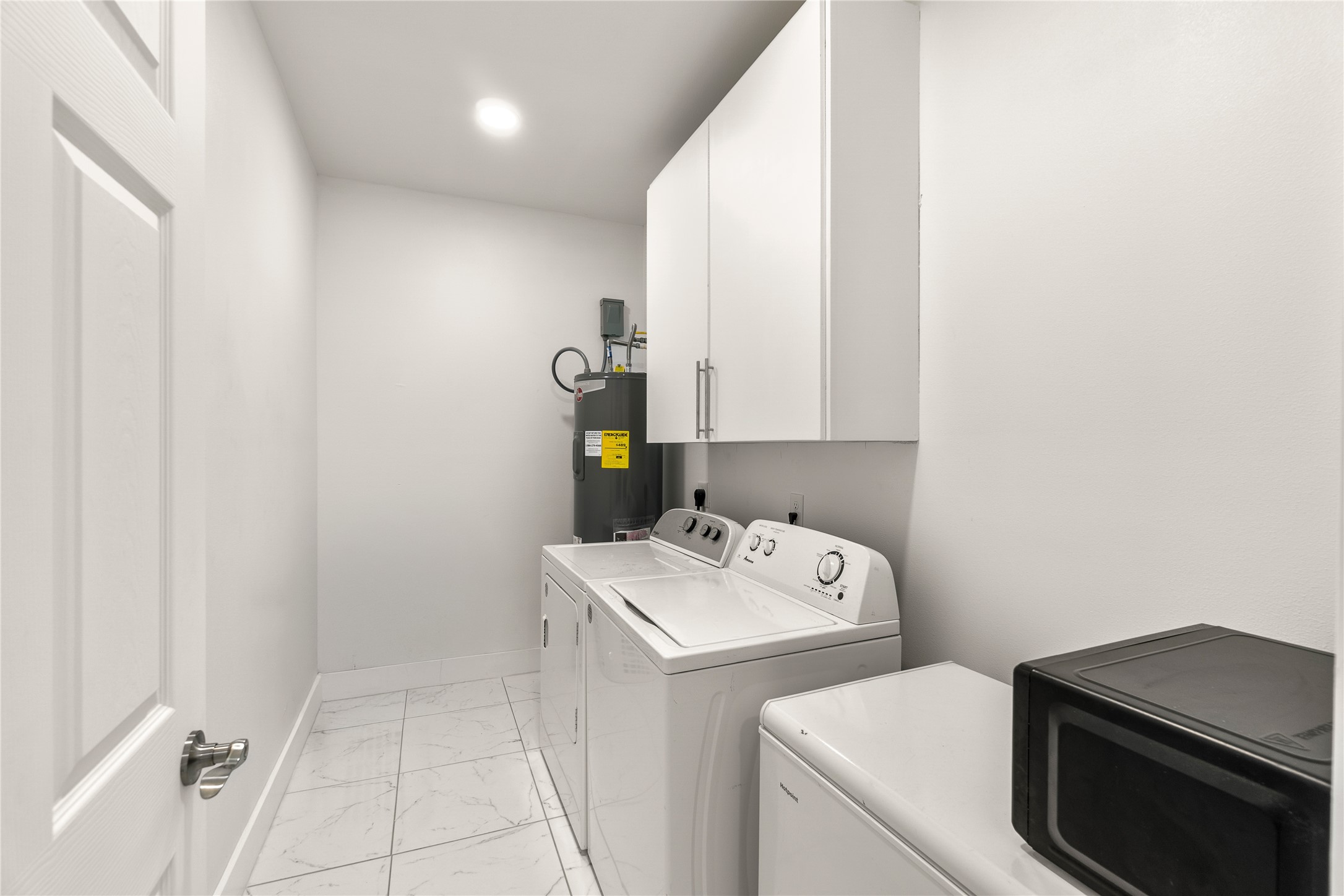 23232 Val Verde Edcouch, TX 78538 - Photo 11 of 19 a utility room with dryer and washer