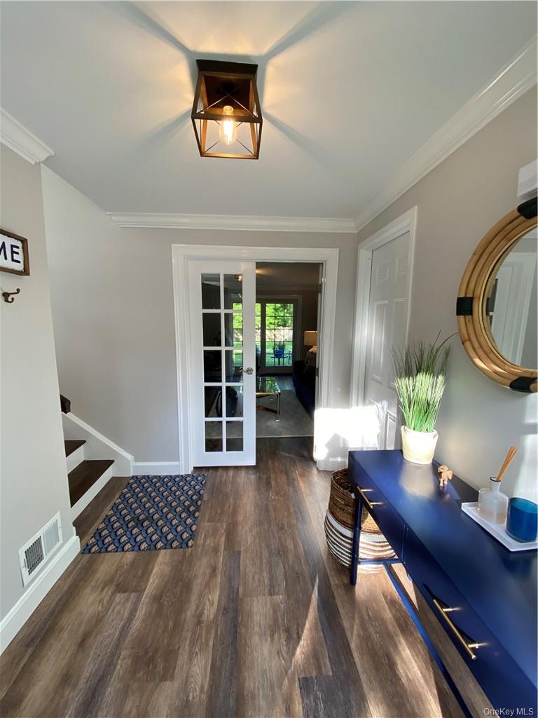 393 Milton Road Rye, NY 10580 - Photo 3 of 22 Front view of entry foyer.