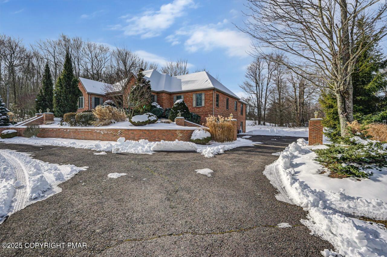 235 Wolf Hollow Road Lake Harmony, PA 18624 - Photo 4 of 98 235 Wolf Hollow Rd 02 Large