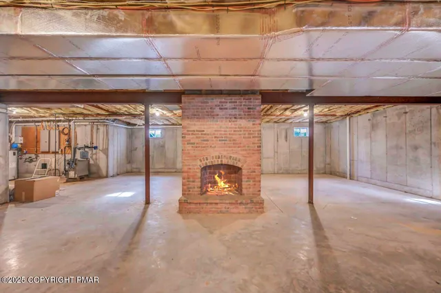 $1,100,000 | 235 Wolf Hollow Road, Lake Harmony, PA 18624