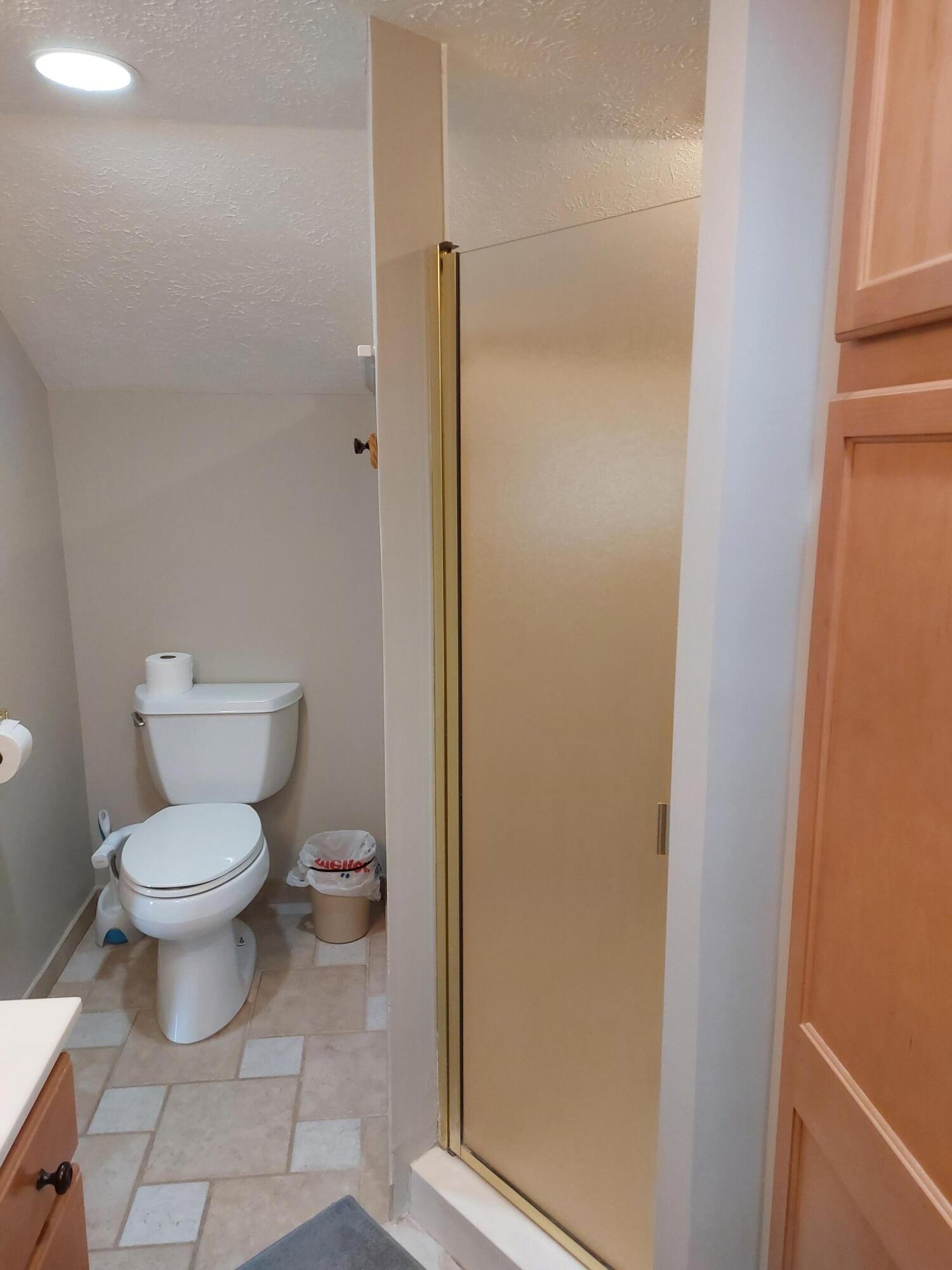 23546 Struwin Road Battle Creek, MI 49017 - Photo 11 of 18 23546 Struwin Bath upstairs