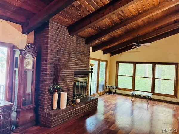 $385,000 | 2862 Lakewood Drive, Vandalia, IL 62471