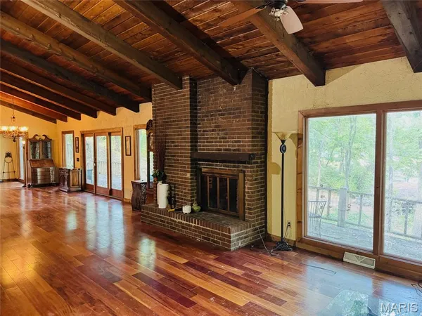 $385,000 | 2862 Lakewood Drive, Vandalia, IL 62471