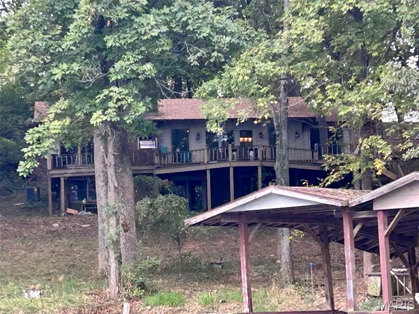 $385,000 | 2862 Lakewood Drive, Vandalia, IL 62471