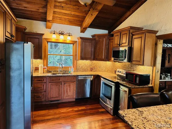 $385,000 | 2862 Lakewood Drive, Vandalia, IL 62471